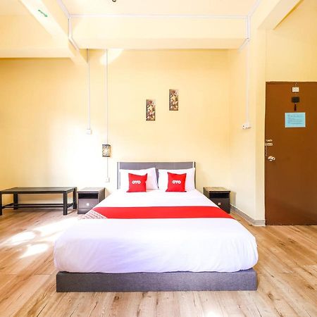 OYO 703 Myra Hotel Mersing Exterior foto